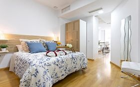 -Malagasunapts- Fashion Historical City Centre